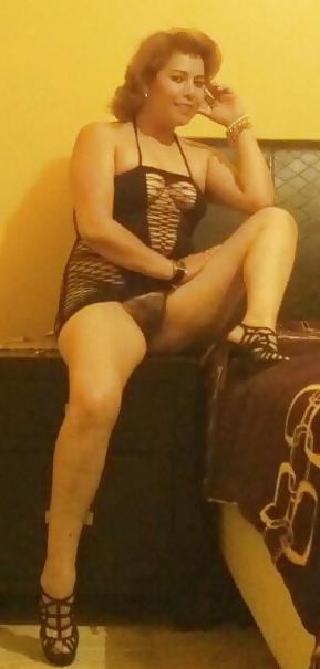 5P Sexy cougar latina