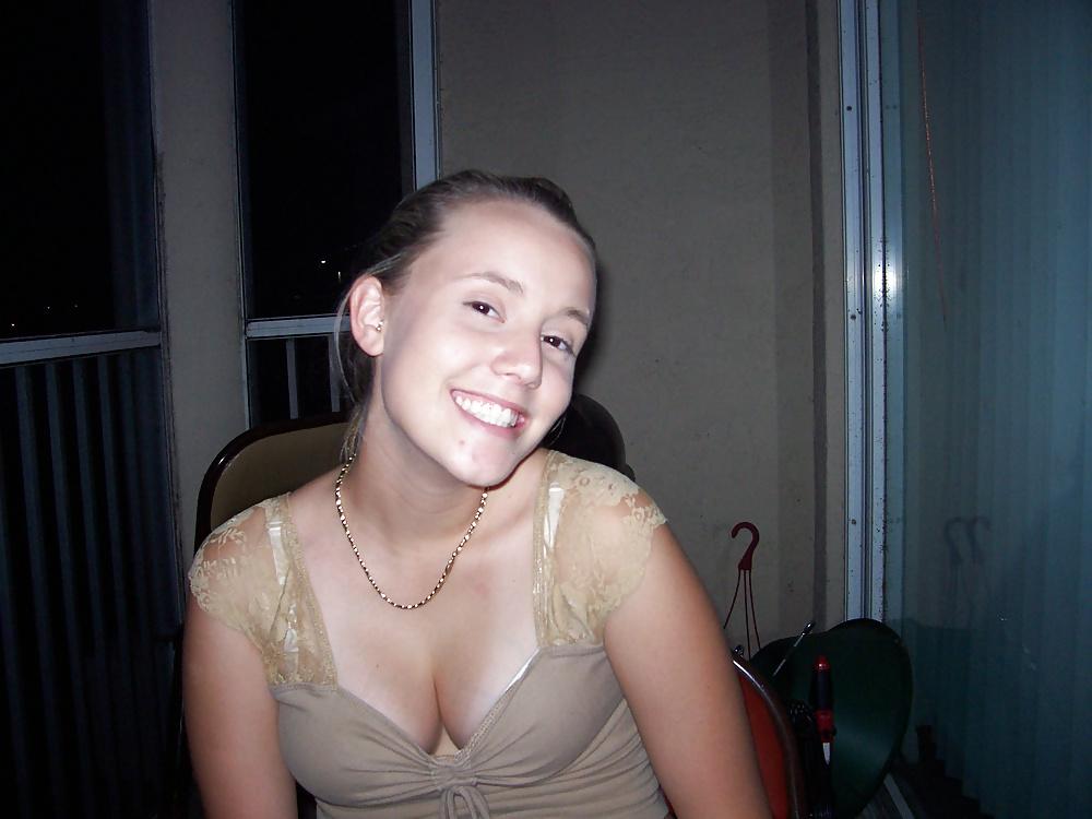 25P Young Country Girl Loves To Show