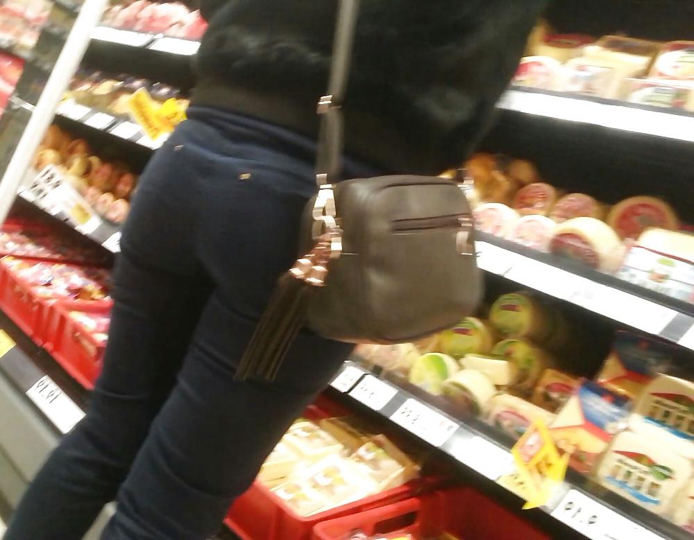 23P Spy sexy ass in supermarket romanian