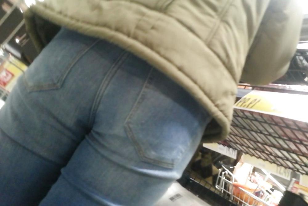 23P Spy sexy ass in supermarket romanian