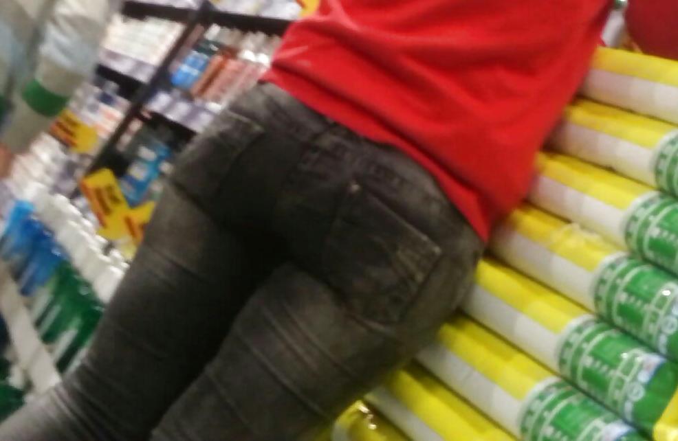 23P Spy sexy ass in supermarket romanian
