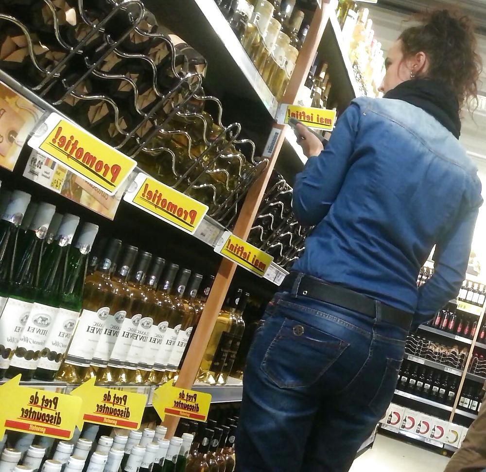 23P Spy sexy ass in supermarket romanian