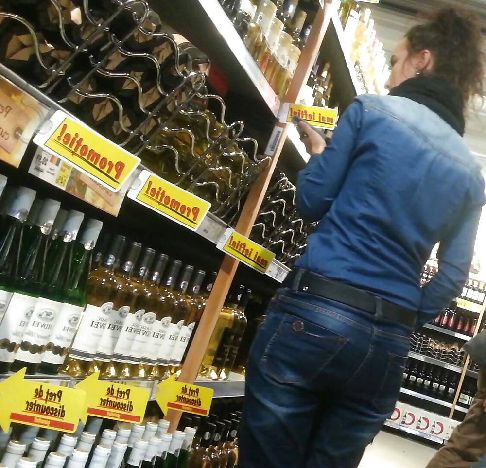23P Spy sexy ass in supermarket romanian