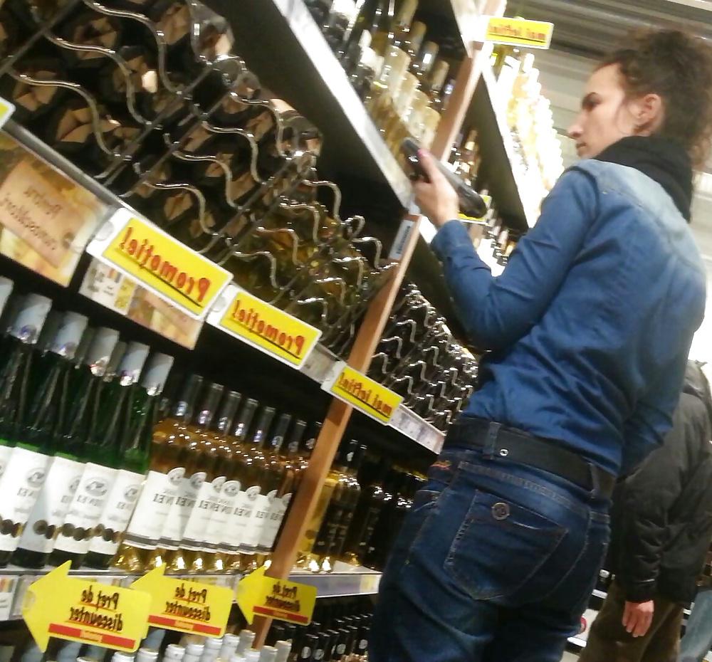 23P Spy sexy ass in supermarket romanian