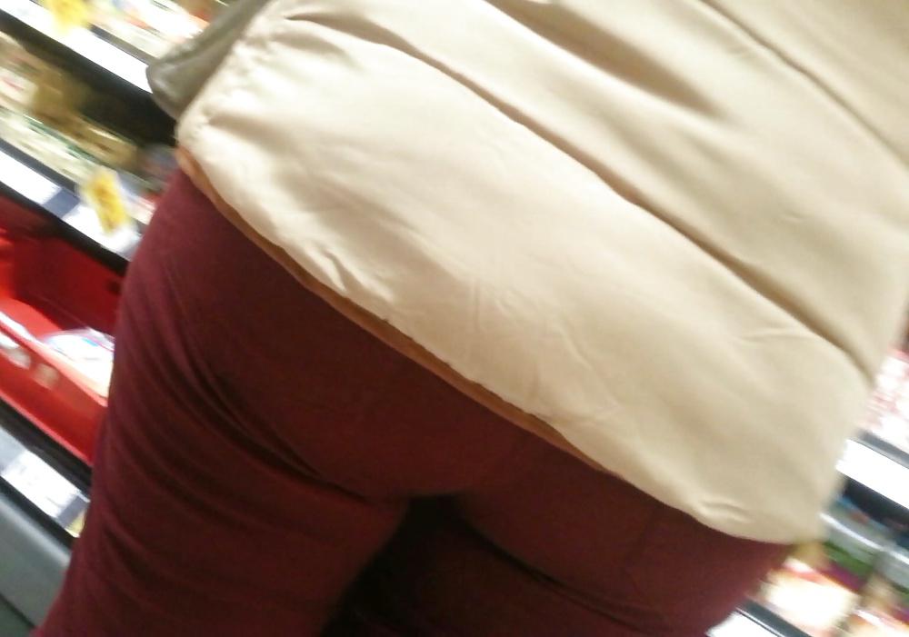 23P Spy sexy ass in supermarket romanian