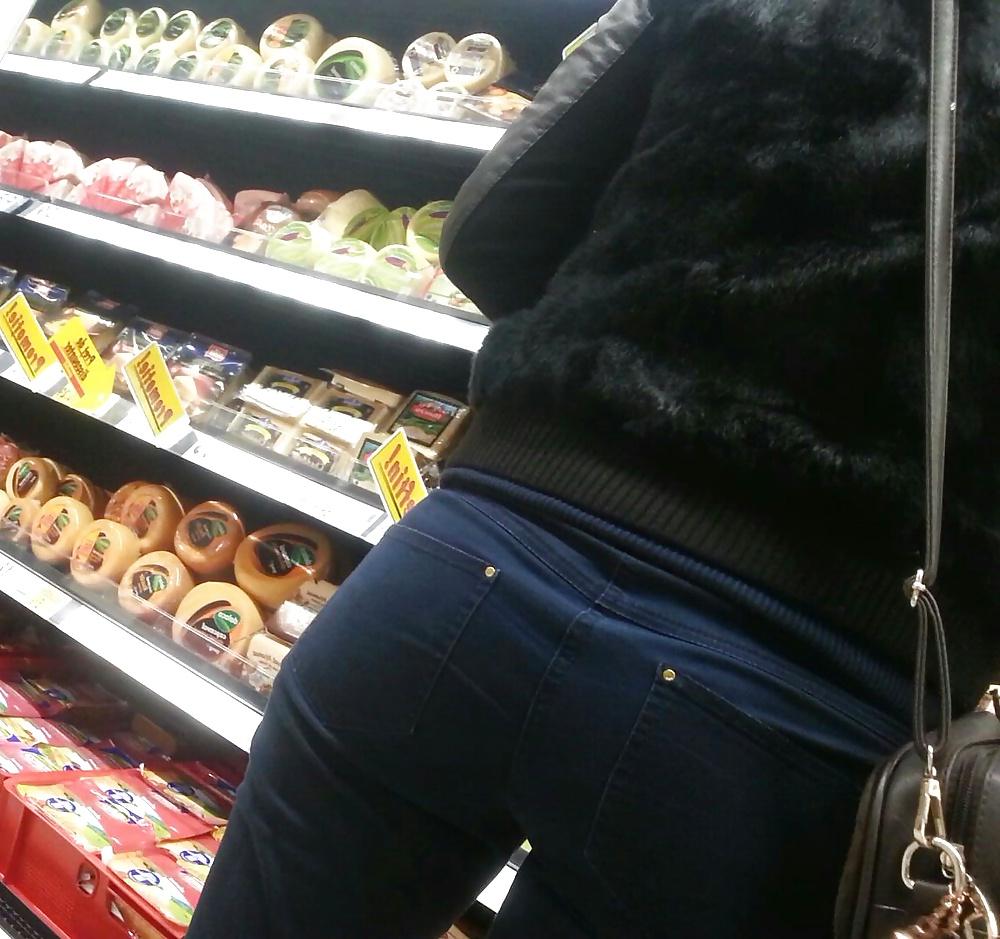 23P Spy sexy ass in supermarket romanian