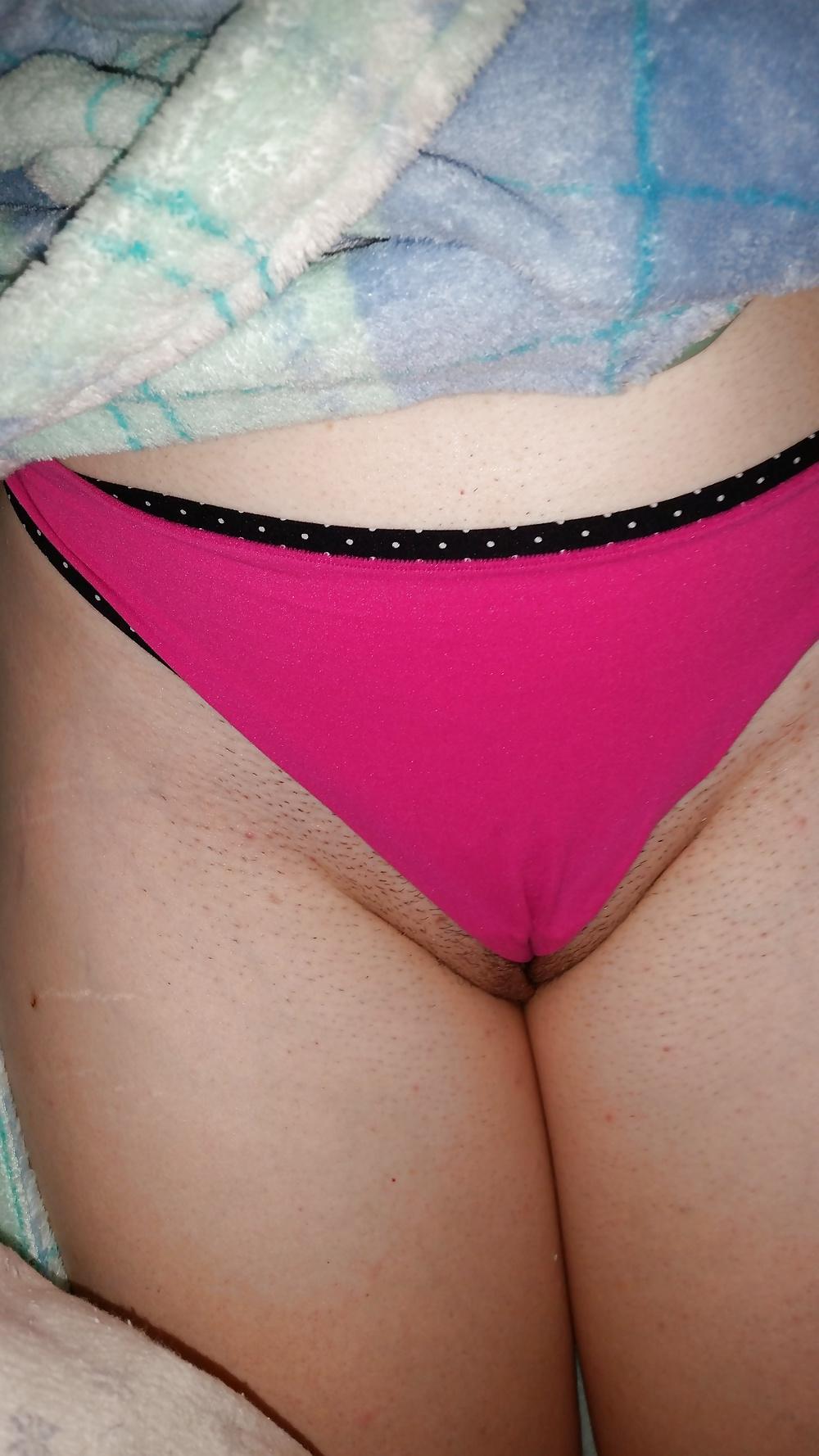 4P My wife's cameltoe.