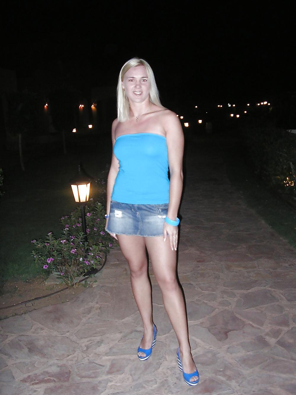 21P Amater slut hooker prego wife