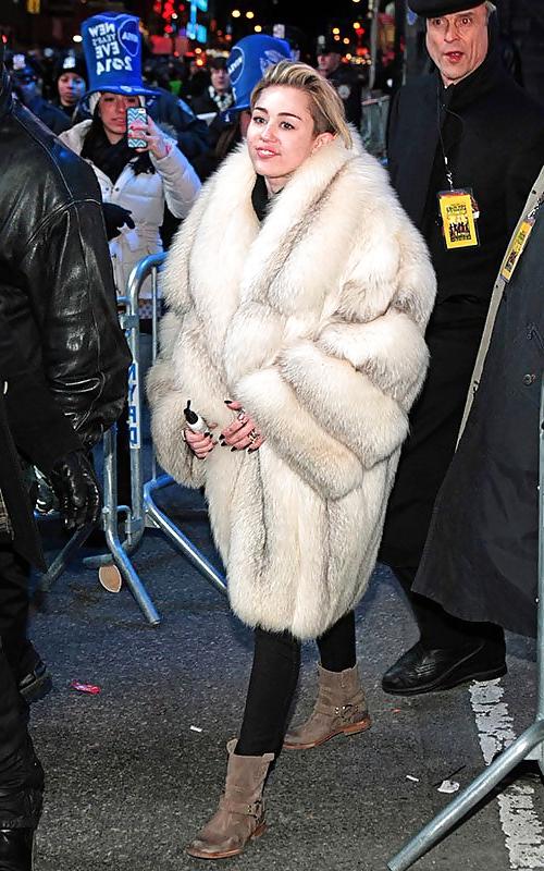 25P Celebs with Fur  