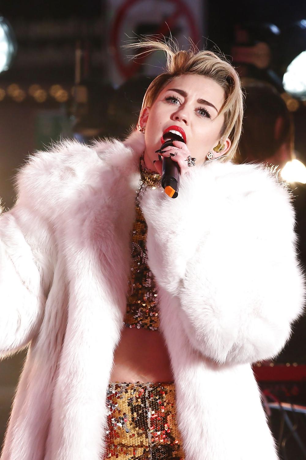 25P Celebs with Fur  