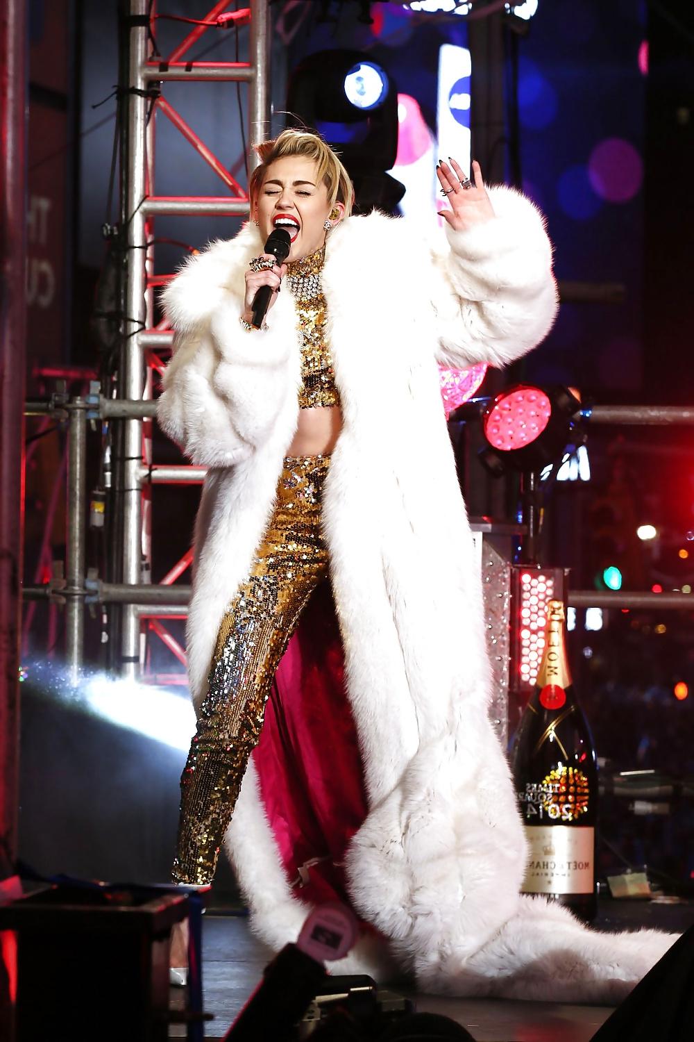 25P Celebs with Fur  