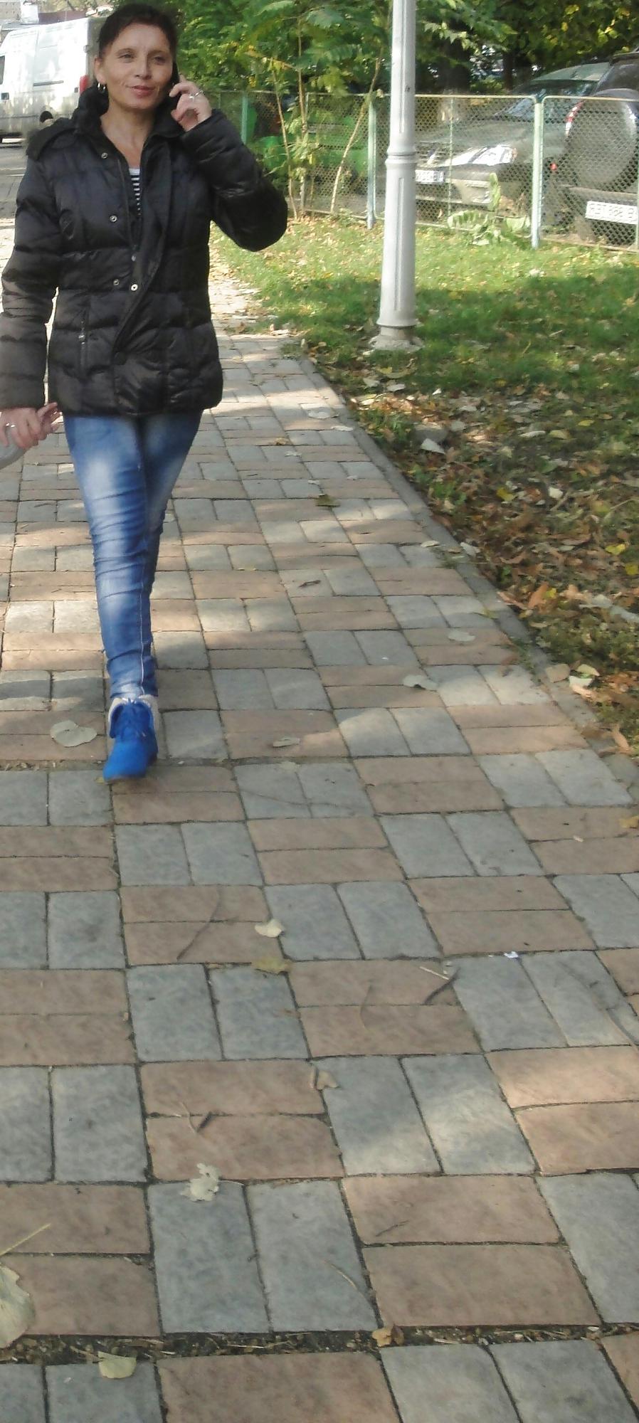 25P Spy sexy old + young in street romanian