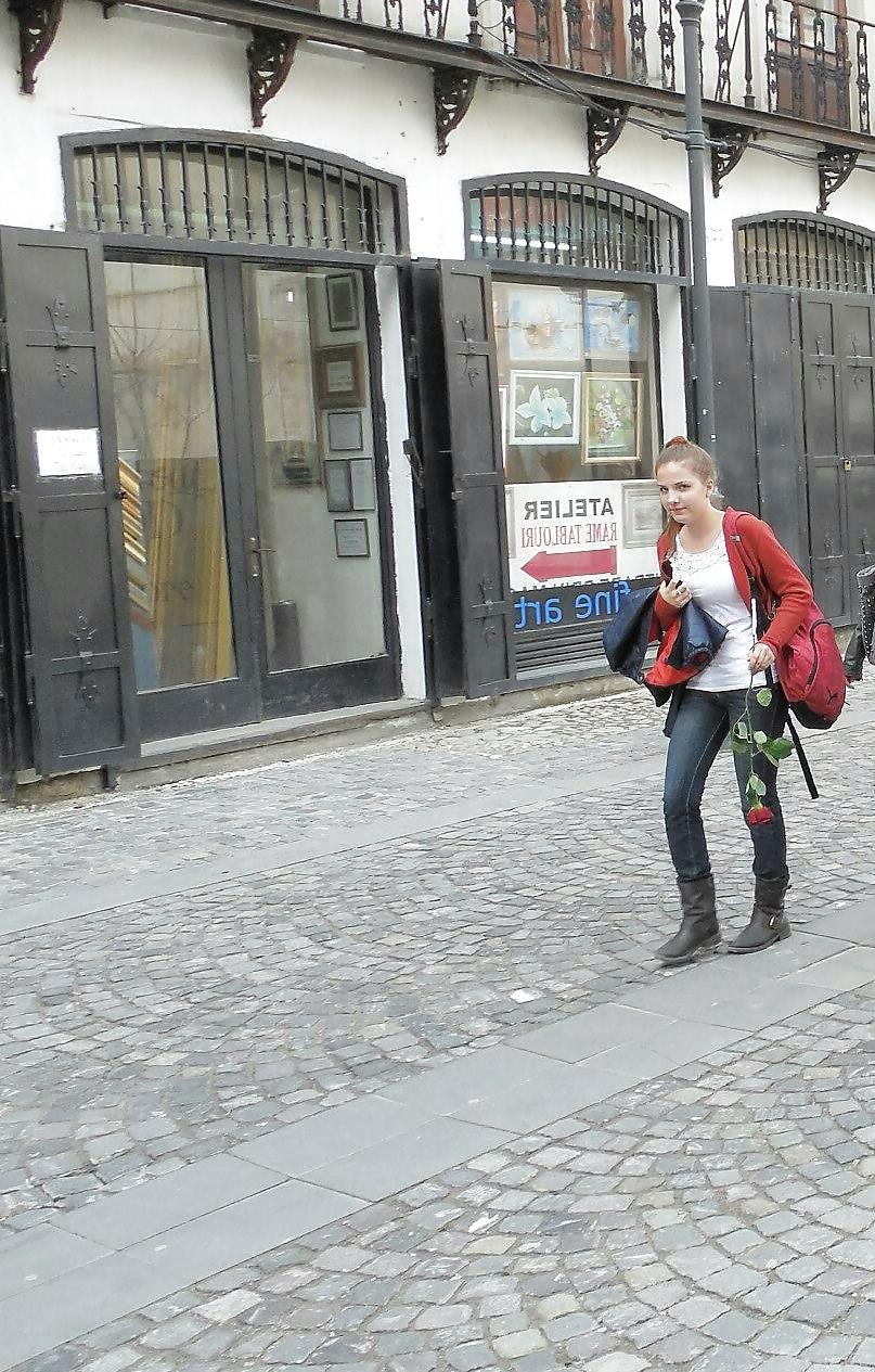 25P Spy sexy old + young in street romanian