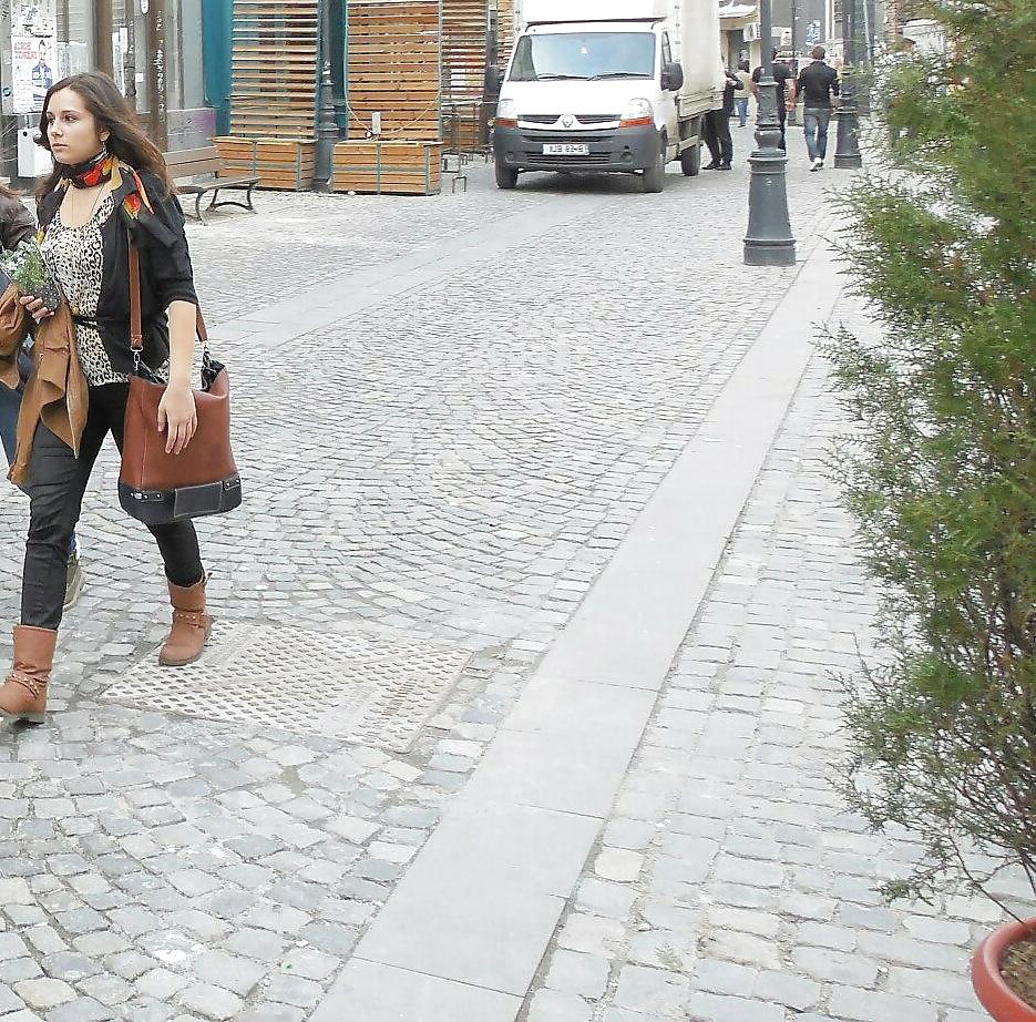 25P Spy sexy old + young in street romanian