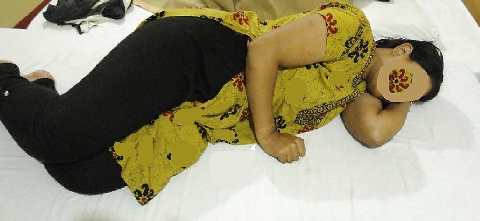 17P Indian Village Housewife nude
