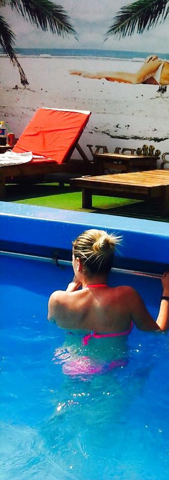 20P Spy sexy old + young in pool romanian