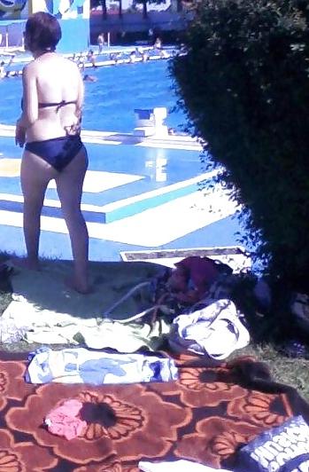 20P Spy sexy old + young in pool romanian