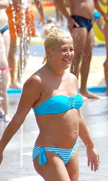 20P Spy sexy old + young in pool romanian