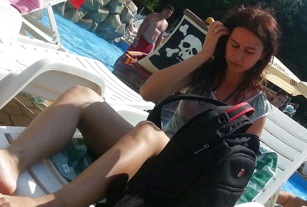 20P Spy sexy old + young in pool romanian