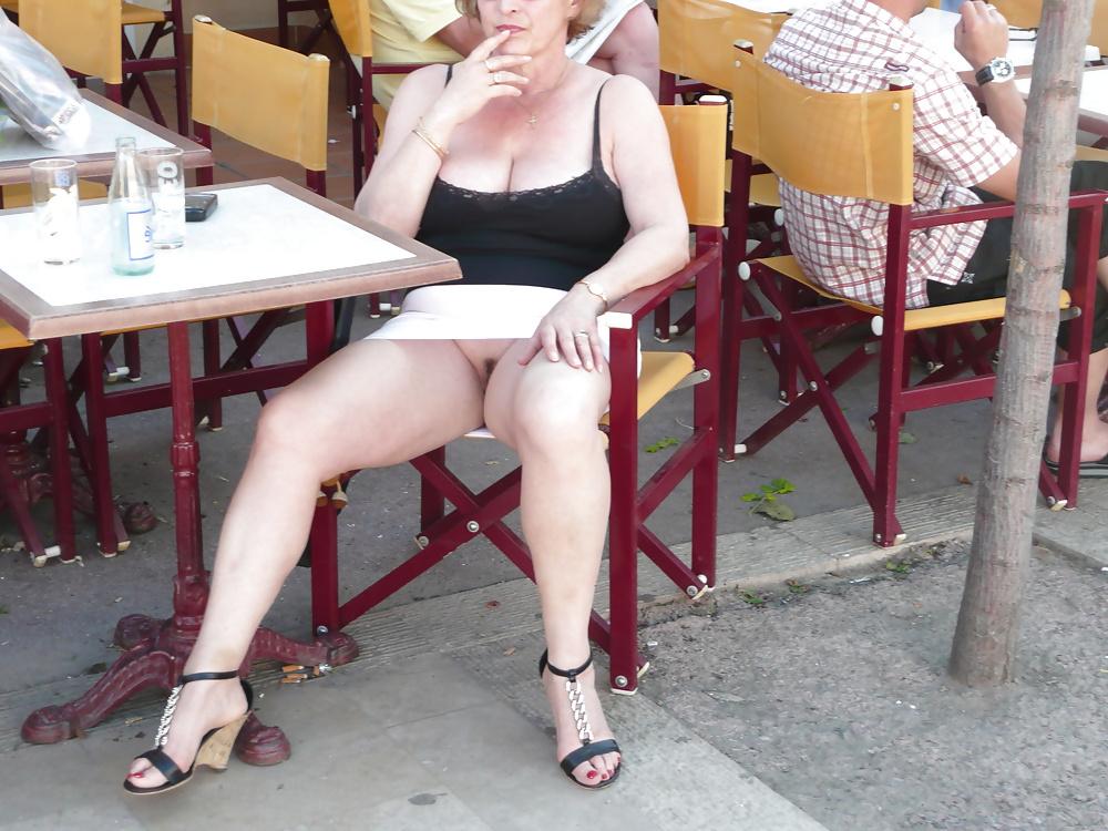 25P Upskirt du net 5