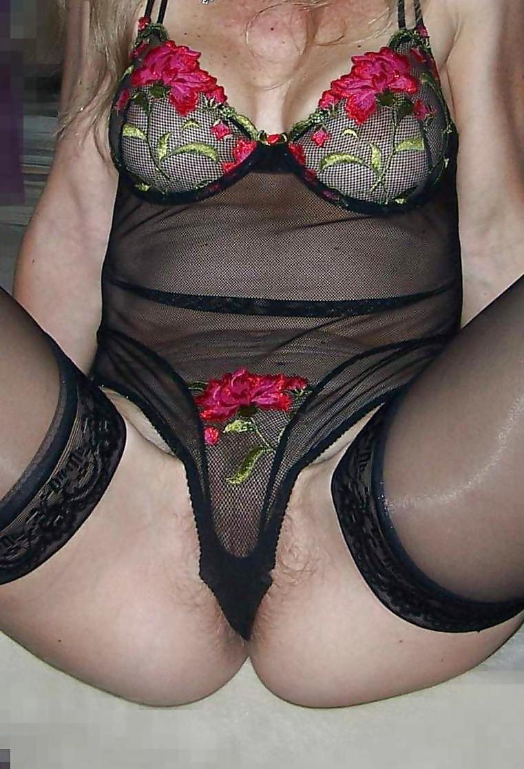 6P Mature lingerie seing thru