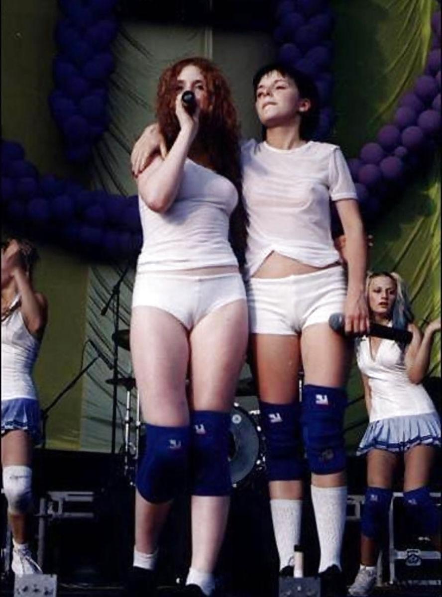 6P Tatu pussy show