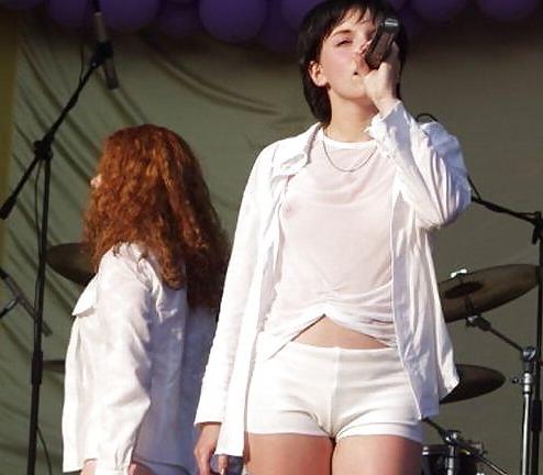 6P Tatu pussy show