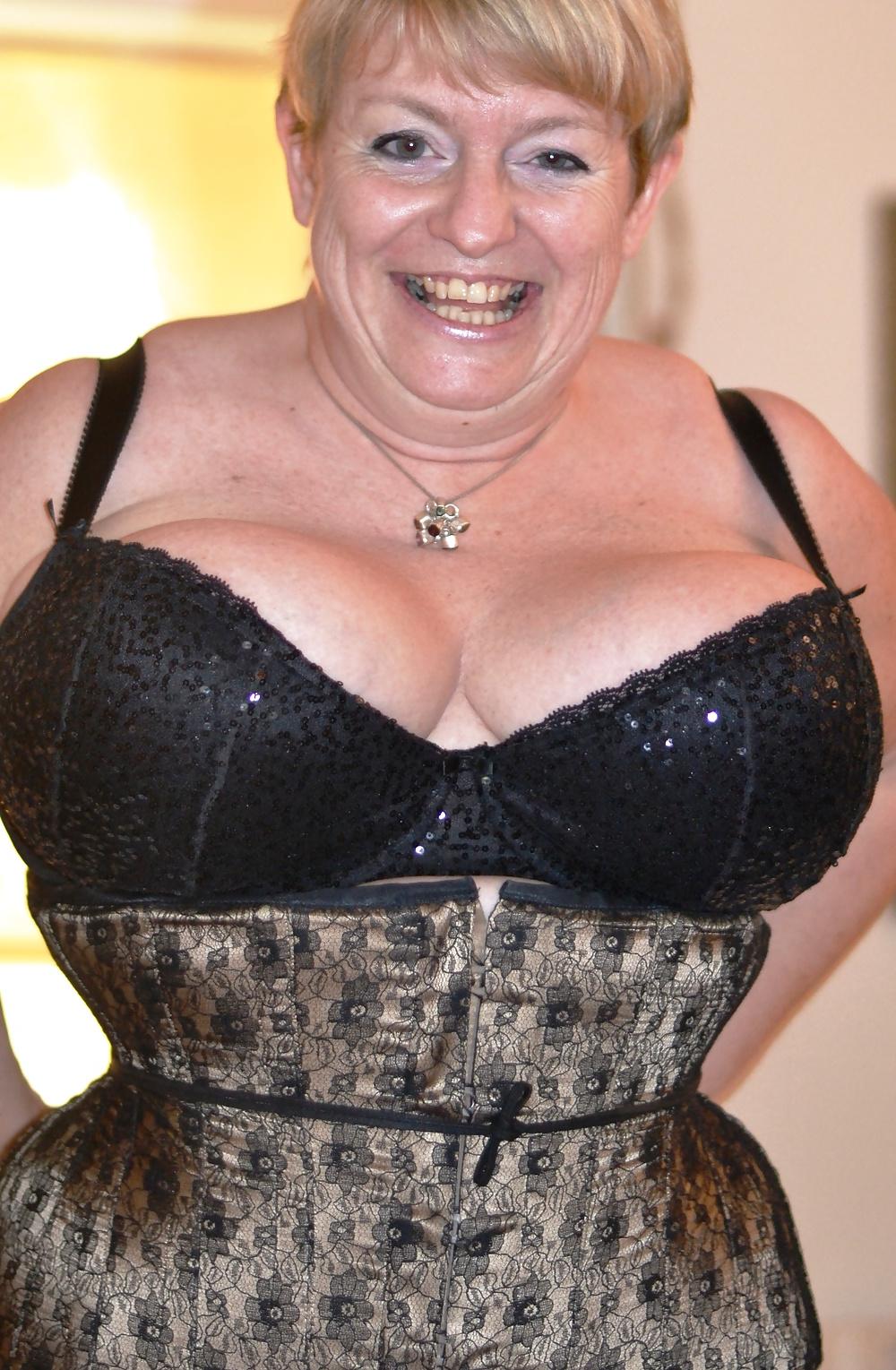 11P Honest! I'm not domme!