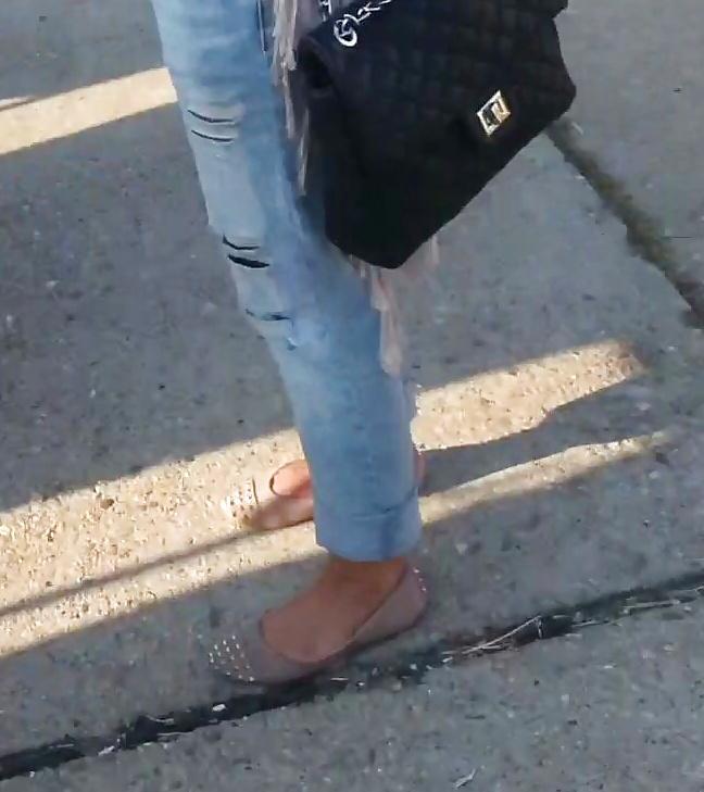 25P Spy sexy old + young feet and legs romanian