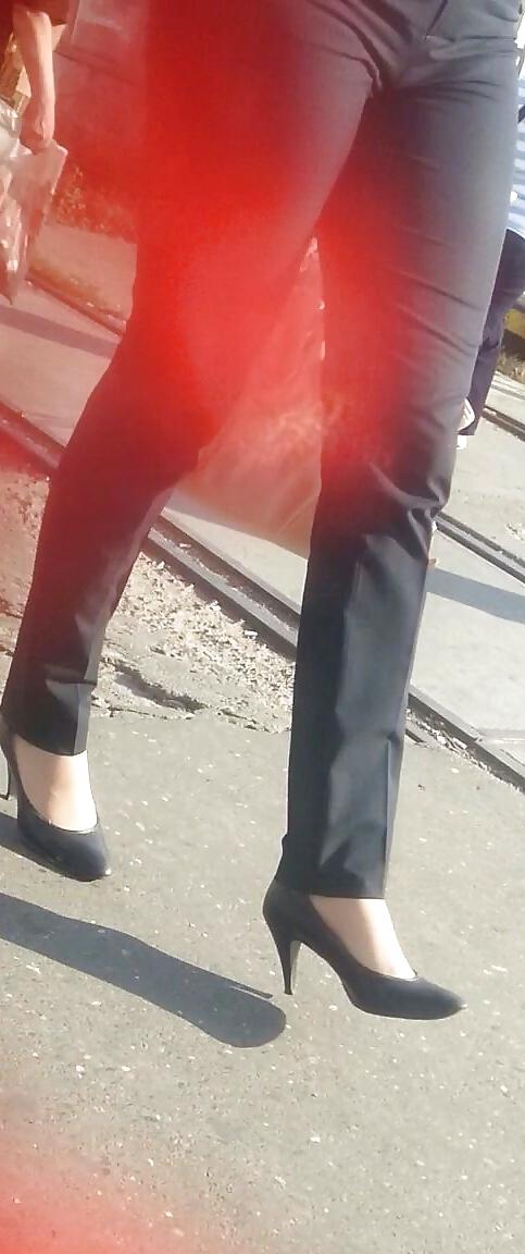 25P Spy sexy old + young feet and legs romanian