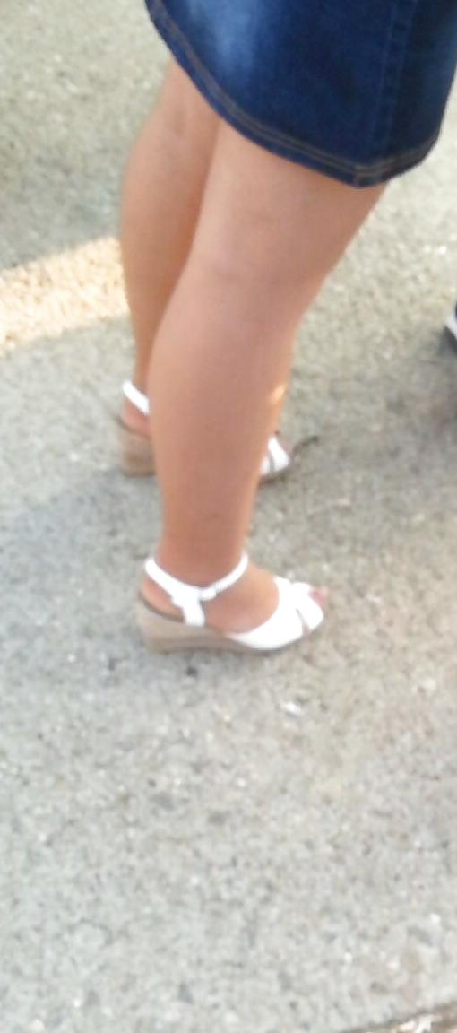 25P Spy sexy old + young feet and legs romanian
