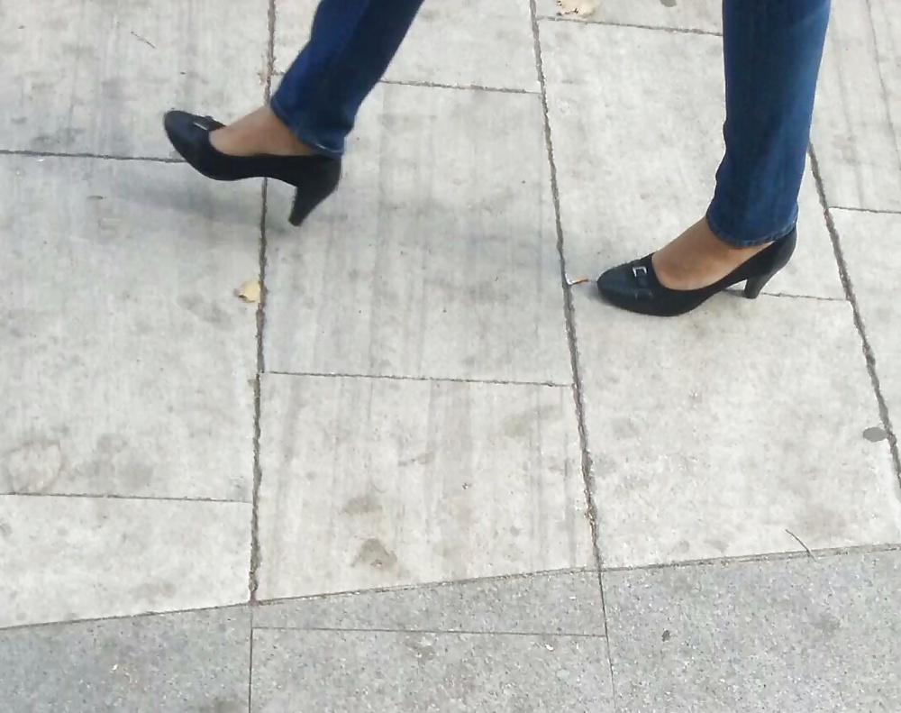 25P Spy sexy old + young feet and legs romanian