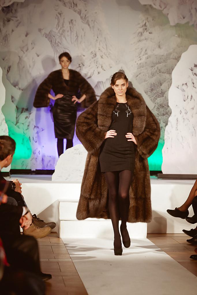 25P Fantastic sable fur coats