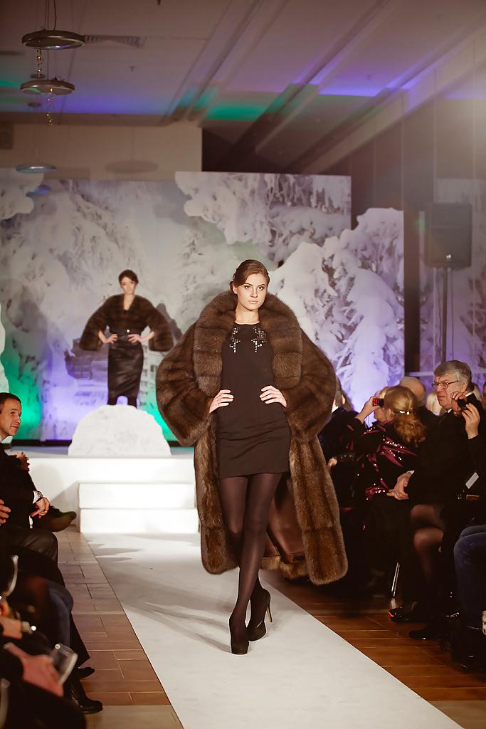 25P Fantastic sable fur coats