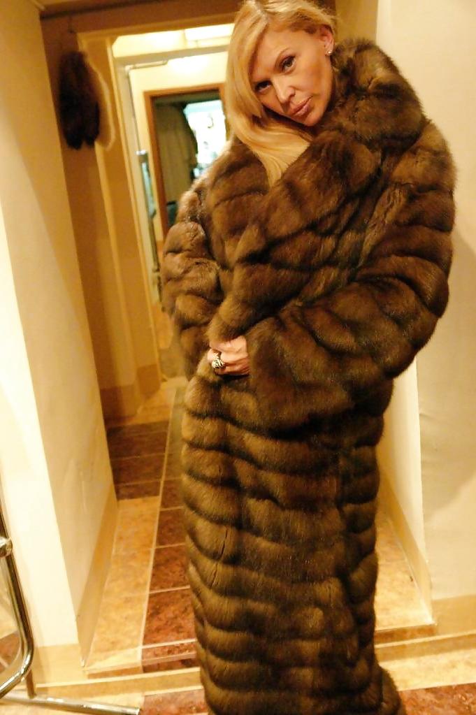 25P Fantastic sable fur coats
