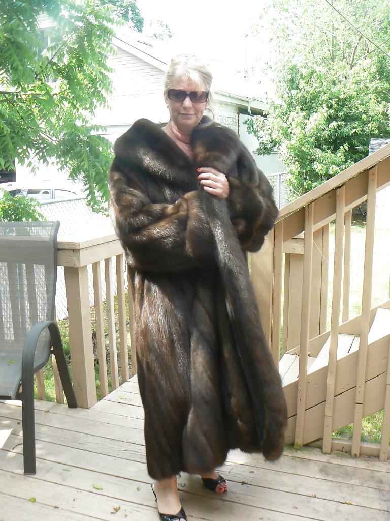 25P Fantastic sable fur coats