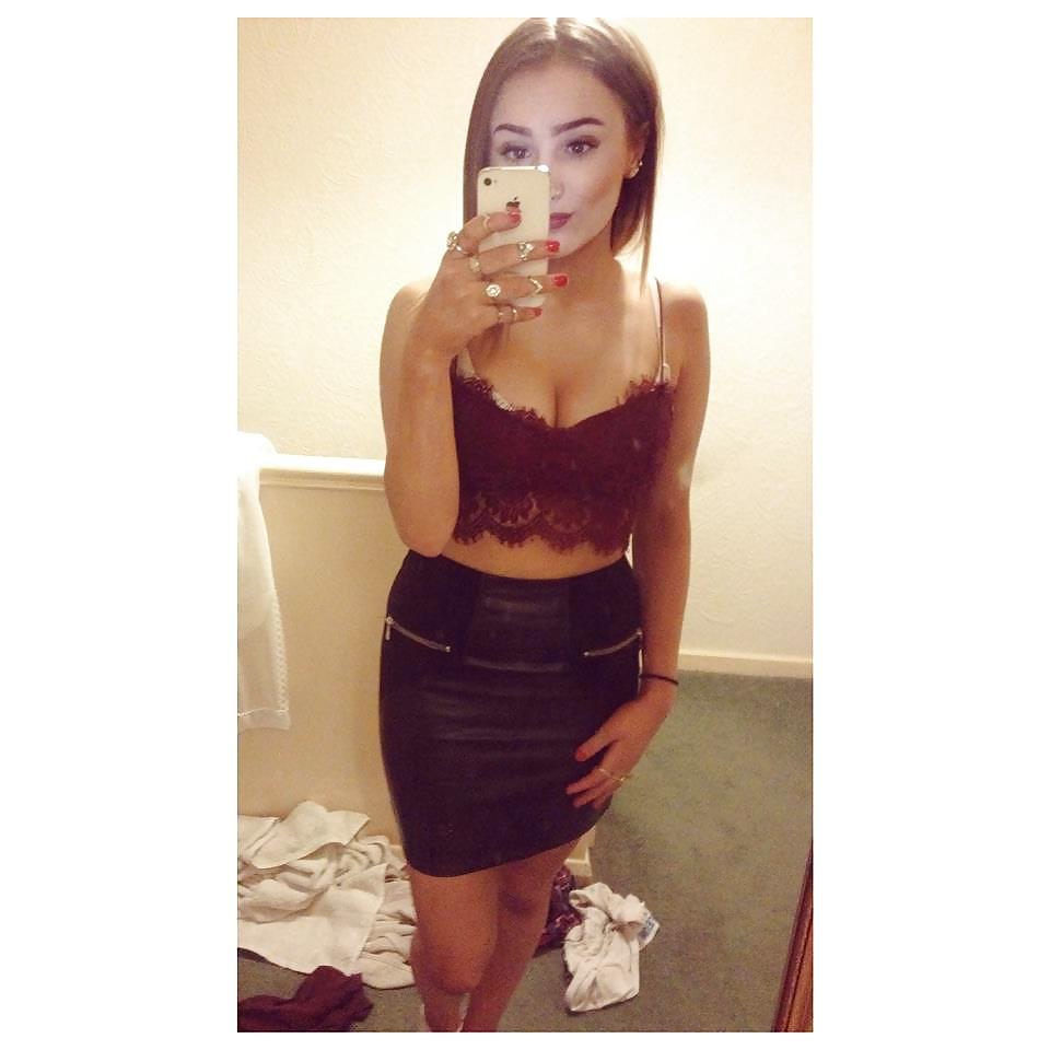 25P Slutty shop girls of scunny