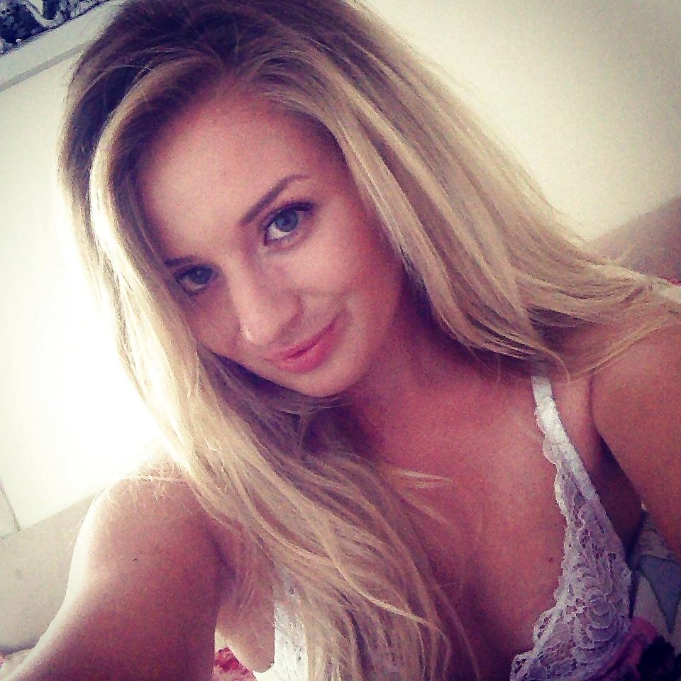 25P Slutty shop girls of scunny