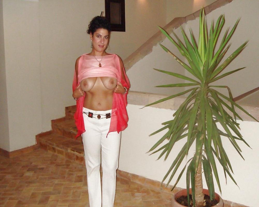 12P Femmina matura