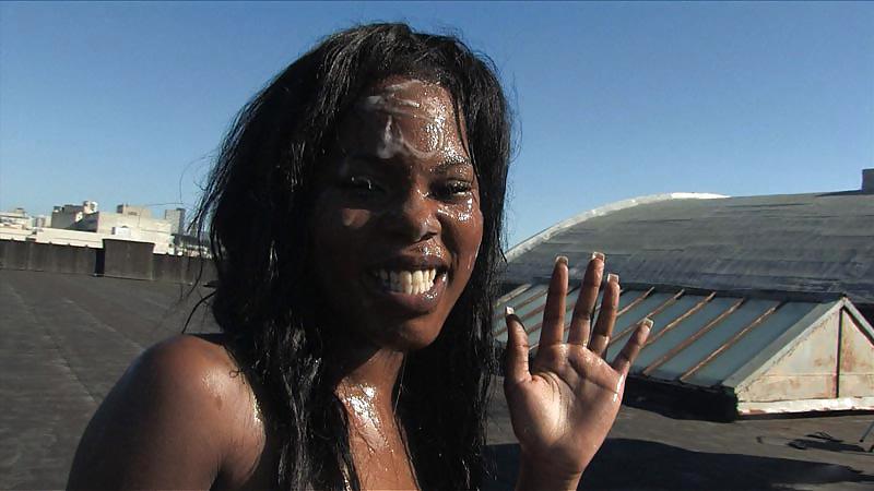 16P Ebony lady takes an outdoor shower
