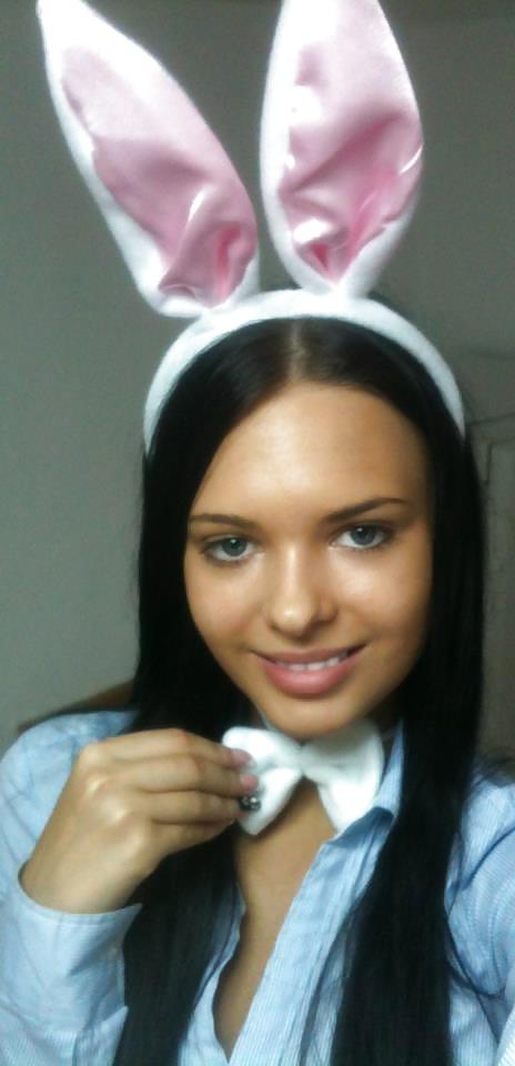 19P Sexy brunette perfect body hot ass