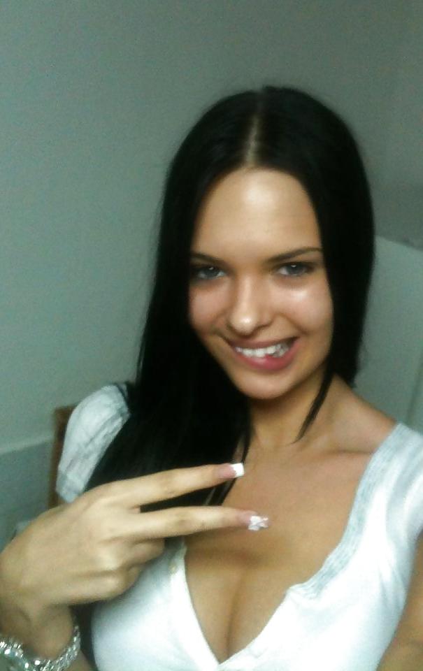 19P Sexy brunette perfect body hot ass