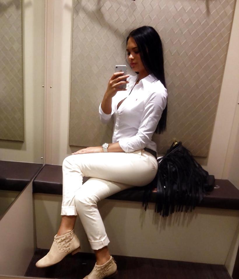 19P Sexy brunette perfect body hot ass