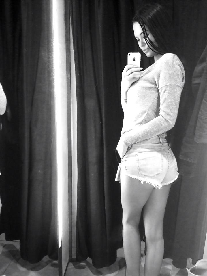 19P Sexy brunette perfect body hot ass