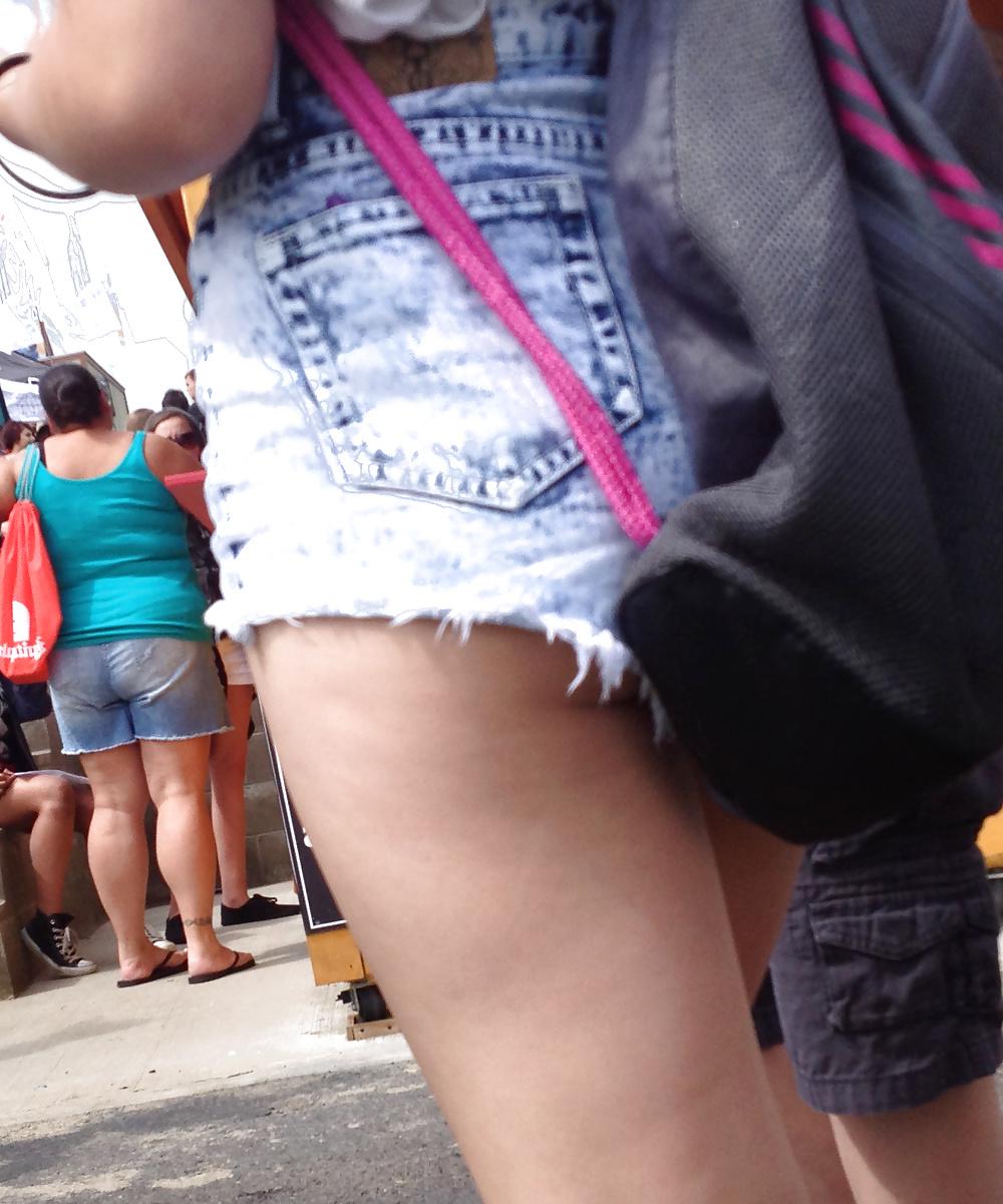 25P Street Voyeur - Tight Shorts Teen Butts - Warptour