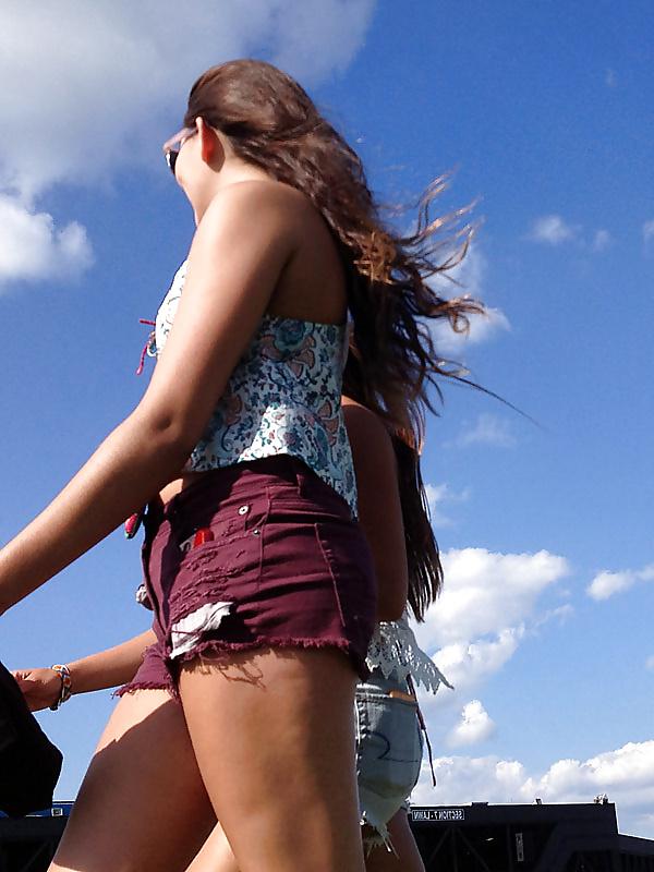 25P Street Voyeur - Tight Shorts Teen Butts - Warptour