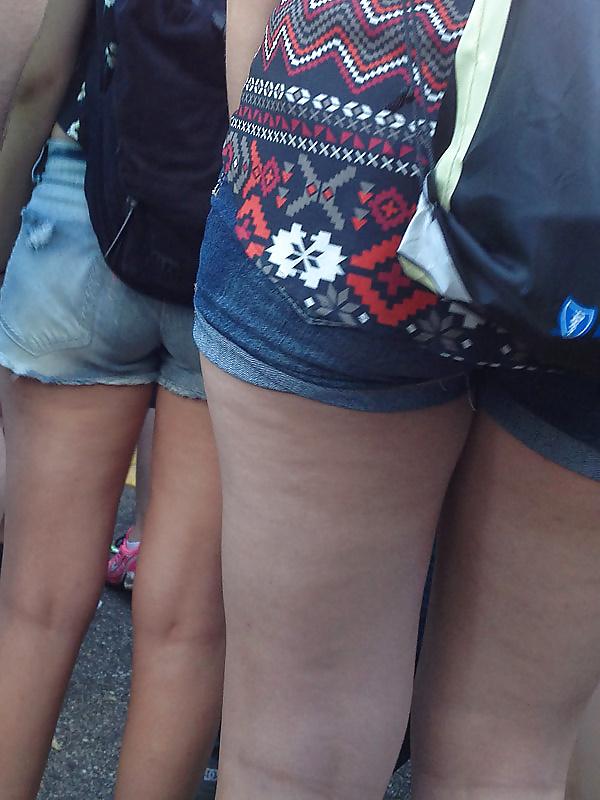 25P Street Voyeur - Tight Shorts Teen Butts - Warptour