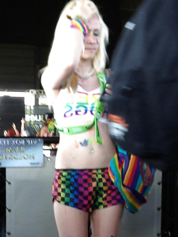 25P Street Voyeur - Tight Shorts Teen Butts - Warptour