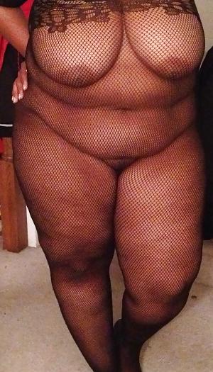 18P Hot mature women or milfs
