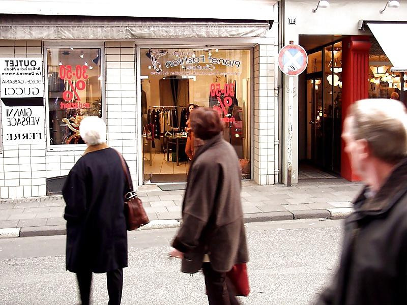 25P Nude shop keepers